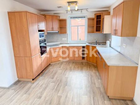 Krásný byt 4+kk Zlín, Nad Ovčírnou, garáž, velká terasa - Fotografie 4