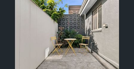 Renovated 1-Bedroom Granny Flat – Fully Furnished with Courtyard! - Photo 5