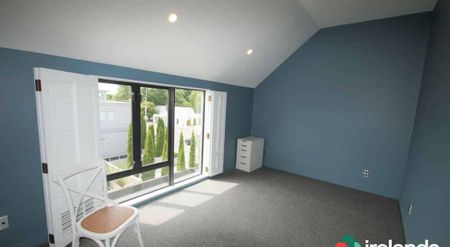 Stunning Furnished Townhouse - Photo 2