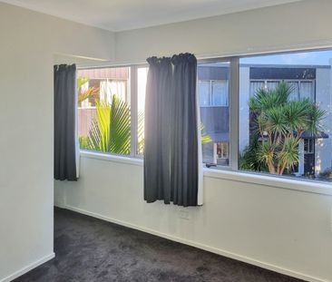 MOUNT EDEN - LOCATION/LOCATION- 2 Bdrm Townhouse - Photo 5