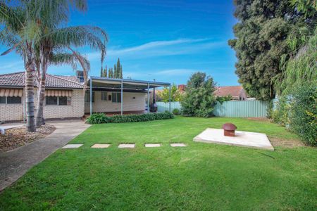 Beautiful Renovated Three Bedroom Home - Photo 2