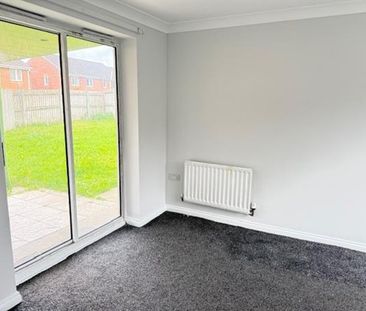 3 Bedroom Semi-Detached House For Rent in Cascade Drive, Manchester - Photo 1