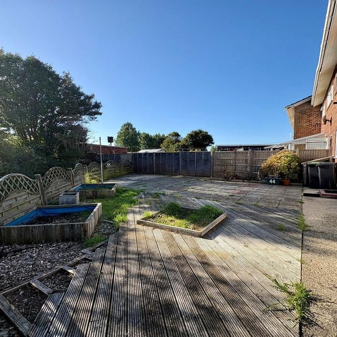 2 bedroom end of terrace house to rent - Photo 1