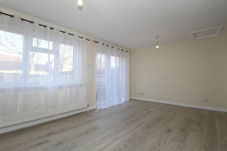 2 Bedroom Maisonette - Garden To Let - Photo 2