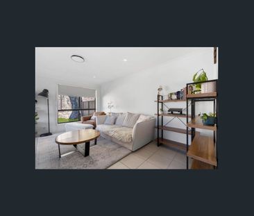 Modern 3-Bedroom Unit with Spacious Yard - Photo 1