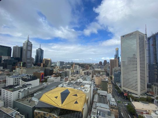 Stylish 2 bedroom Apartment in the Heart of Melbourne - Photo 1