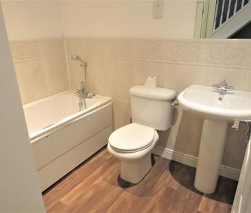 3 bedroom terraced house to rent - Photo 6