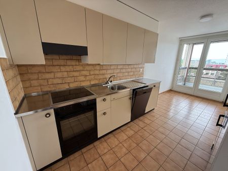 Appartement rafraîchi de 3 pièces au 9? étage, avec balcon et vue dégagée. - Photo 5