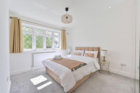 3 bedroom end of terrace house to rent - Photo 4