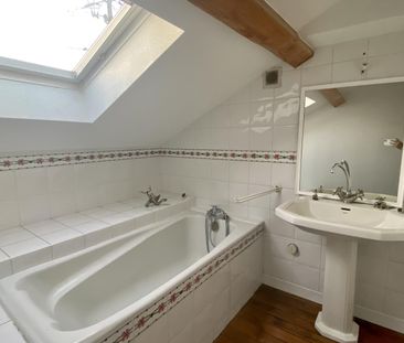 Location / Duplex - Photo 5