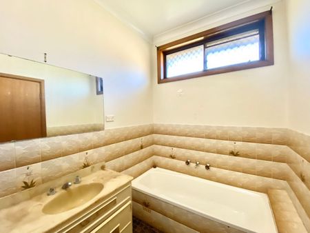 Single Level Brick Home in Quiet Street! - Photo 5