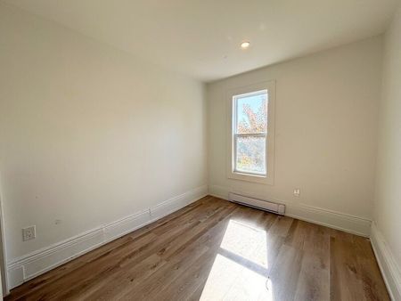 $1,999 / 4 br / 1 ba / 26 Cayuga st unit B - Photo 5