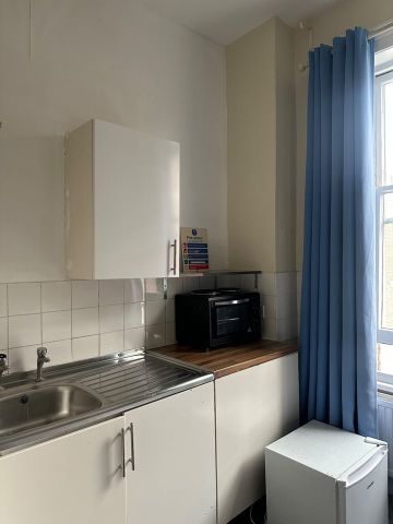 Studio Flat, Castletown Road, W14 - Photo 3