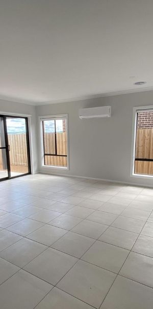 Modern & Low-Maintenance 3-Bedroom Family Home - Photo 2