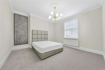 Newly renovated two bedroom set on first floor of a period conversion - Photo 2