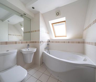 2 bedroom penthouse to rent - Photo 4