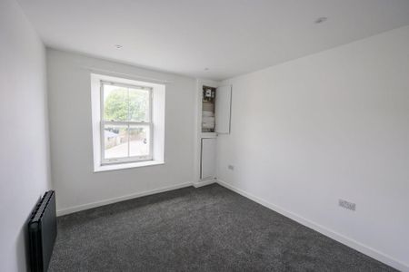 3 bedroom maisonette to rent - Photo 2