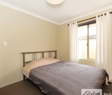 EXTRA LARGE FAMILY HOME IN POPULAR WAIKIKI - Photo 4