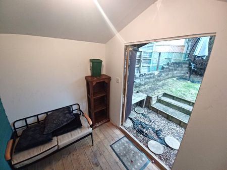 3 bedroom semi-detached house to rent - Photo 3