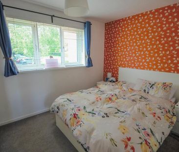 3 bedroom end of terrace house to rent - Photo 4