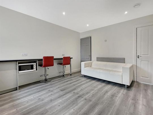 4 bedroom terraced house to rent - Photo 1