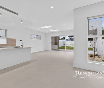 Brand-New Contemporary Family Home - Photo 2