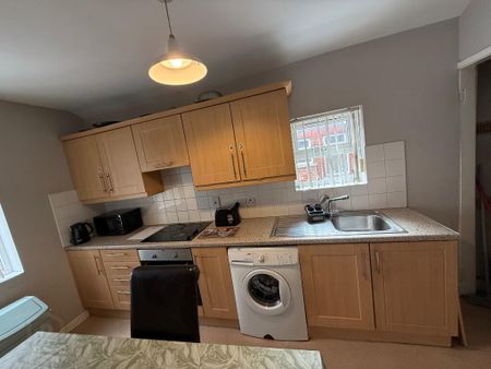 Westminster Street, Room 2, All Bills Included, Belfast, BT7 1LA - Photo 4