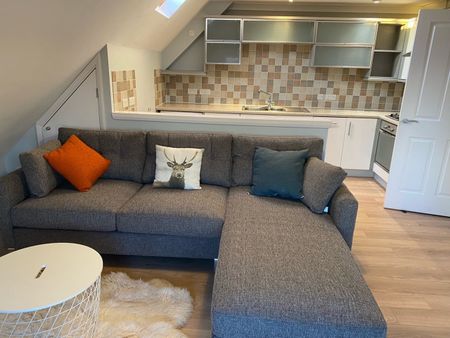 1 Bed Flat, Castleton Court, LS16 - Photo 3