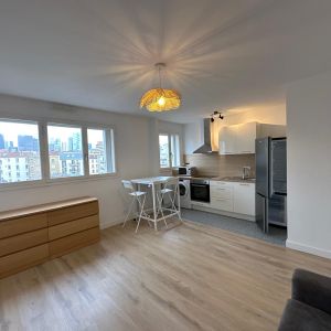 À louer : Studio meublé de 23 m² à Puteaux - Photo 2