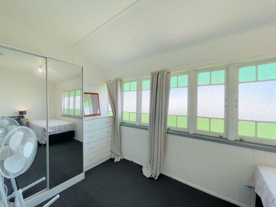 Furnished Room in Prime Red Hill Location - Photo 1