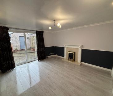 4 bedroom detached house to rent - Photo 2