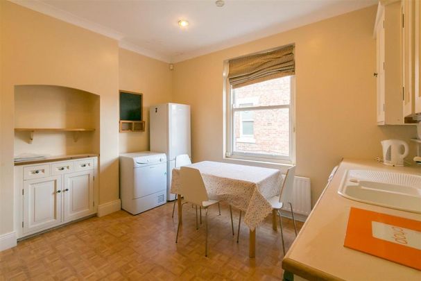 3 bedroom flat to rent - Photo 1