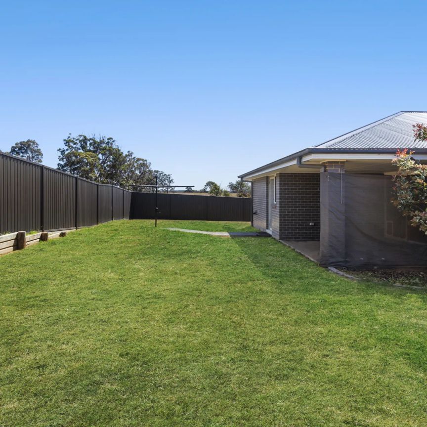 Modern Four Bedroom Family Home - Photo 1