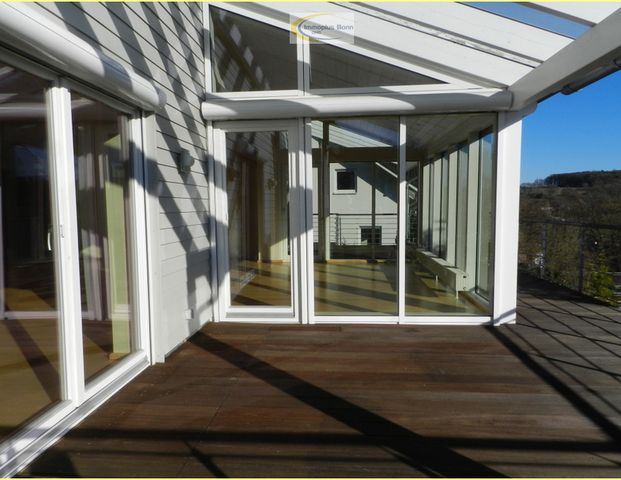 Großes freistehendes Haus mit Süd-Terrasse, großer Garten, Carport und Garage in ruhiger Lage - Photo 1