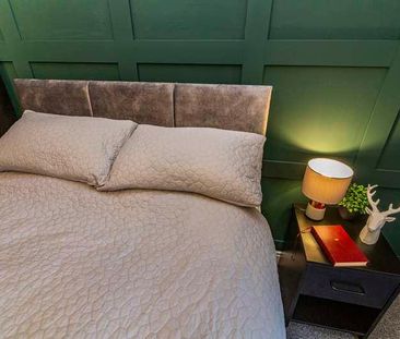 Luxury Bedroom House, LN2 - Photo 6