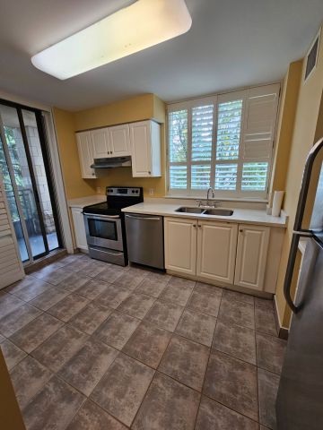 For Lease - 260 Doris Avenue Unit# 205, Toronto, Ontario - Photo 2
