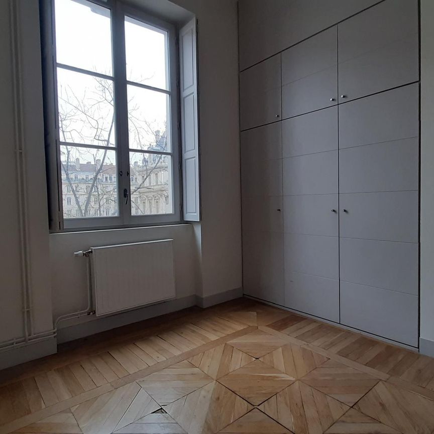 location Appartement F3 DE 76.9m² À LYON - Photo 1