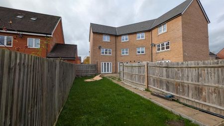 5 bedroom semi-detached house to rent - Photo 2