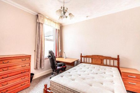 4 bedroom terraced house to rent - Photo 3