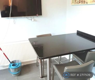 2 bedroom semi-detached house to rent - Photo 3