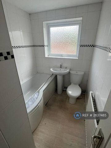2 bedroom semi-detached house to rent - Photo 3