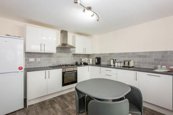 Room 2, 5 St John Street, Pemberton, , UK - Photo 1