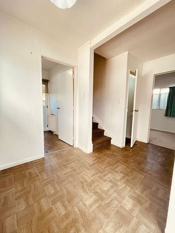 Spacious 5BR Avondale Retreat w/ Balcony - Photo 3