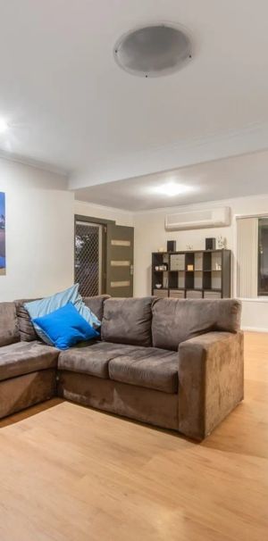 Family Comfort & Convenience in a Quiet Rochedale South Location. - Photo 1