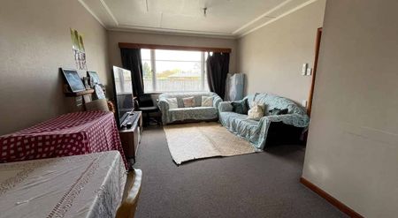 Hamilton East Cutie - Photo 2