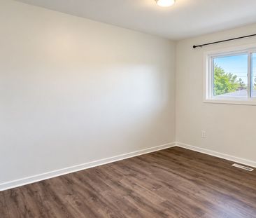 For Lease - 49 Thompson Avenue, Thorold, Ontario - Photo 6