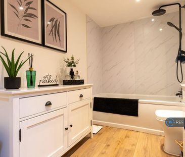 2 bedroom semi-detached house to rent - Photo 5
