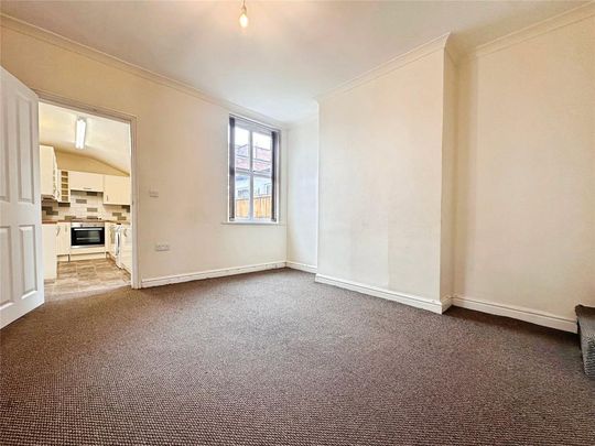 3 bedroom end of terrace house to rent - Photo 1