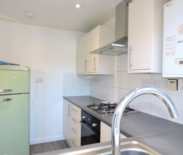 2 bedroom terraced house to rent - Photo 4