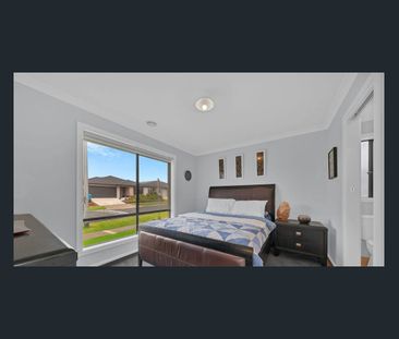 102 Athletic Circuit, Clyde, Vic 3978 - Photo 3